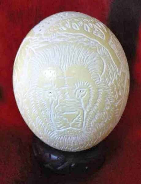 Big 5 ostirch egg carved