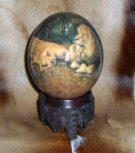African cecoupage ostrich egg - lions
